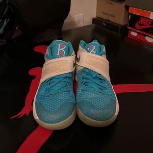 kyrie christmas shoes